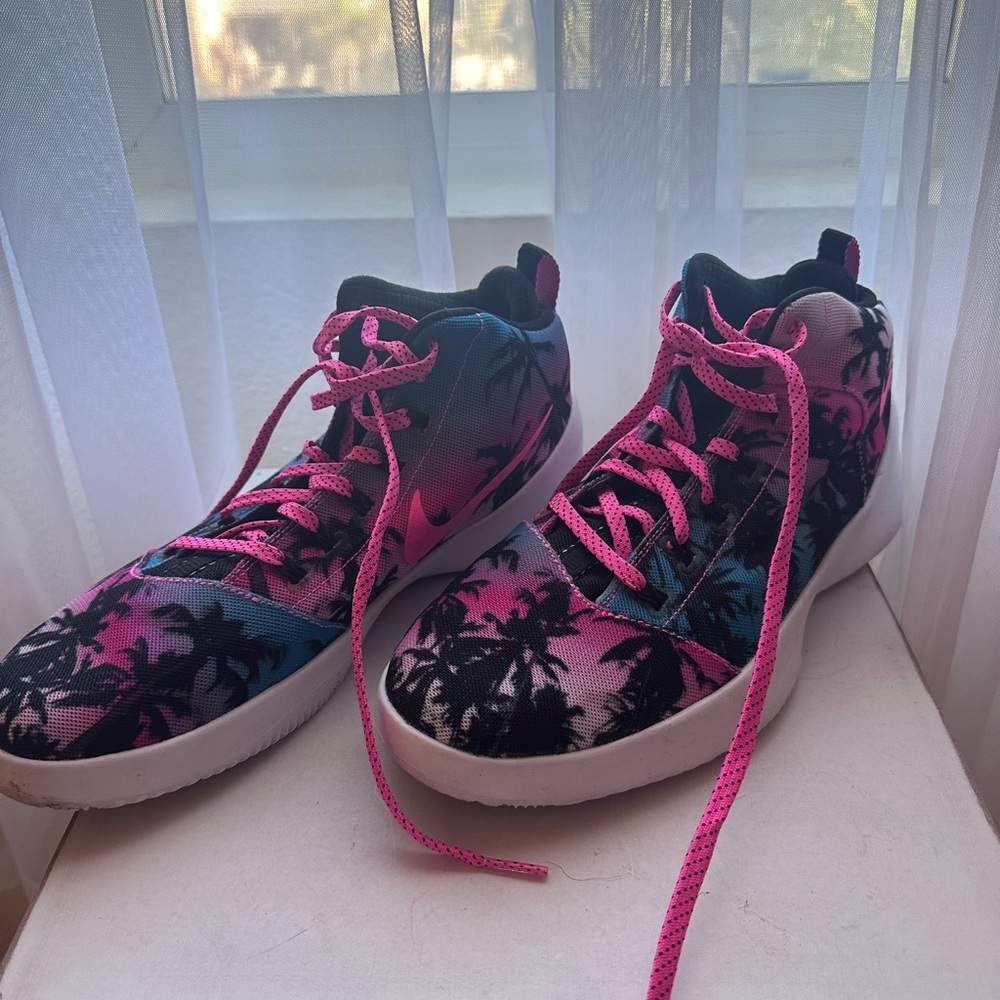 Nike Men's Athletic Shoes with Pink and Black Design